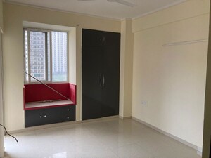 Room in 4 BHK Apartment at Parx Laureate, Sector 108 – for Rent