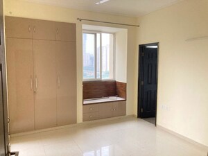 Room in 4 BHK Apartment at Parx Laureate, Sector 108 – for Rent