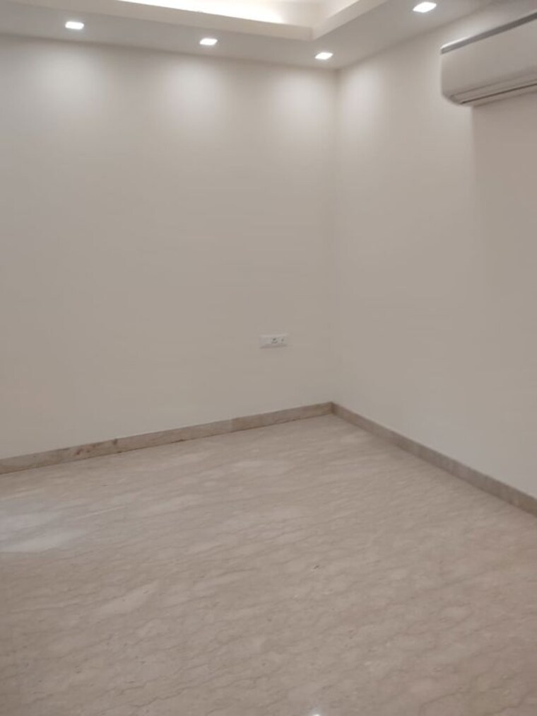 Room, safdarjung enclave 4 Bedroom 2400 Sq.Ft. Builder Floor In Safdarjung Enclave Delhi 10485483