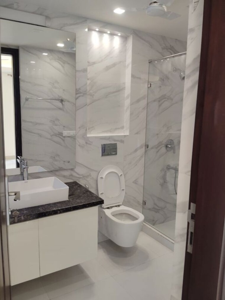 Bathroom, safdarjung enclave 4 Bedroom 2400 Sq.Ft. Builder Floor In Safdarjung Enclave Delhi 10485483