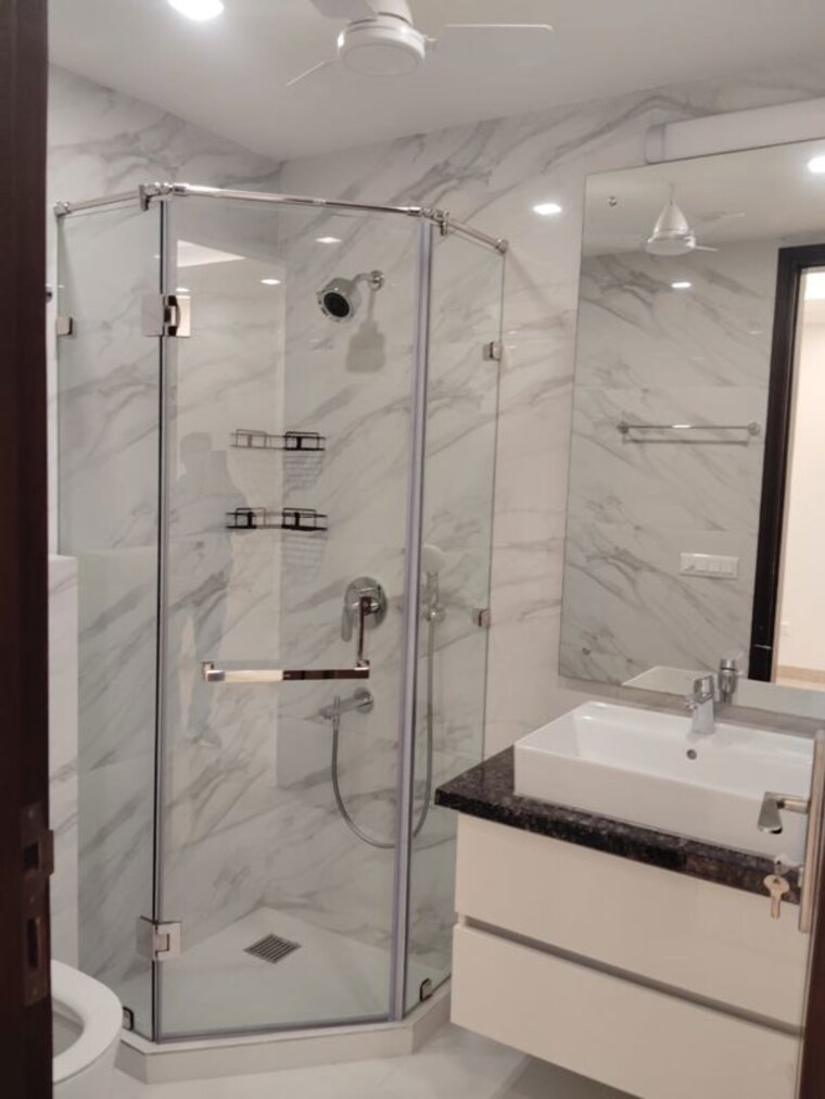 Bathroom, safdarjung enclave 4 Bedroom 2400 Sq.Ft. Builder Floor In Safdarjung Enclave Delhi 10485483