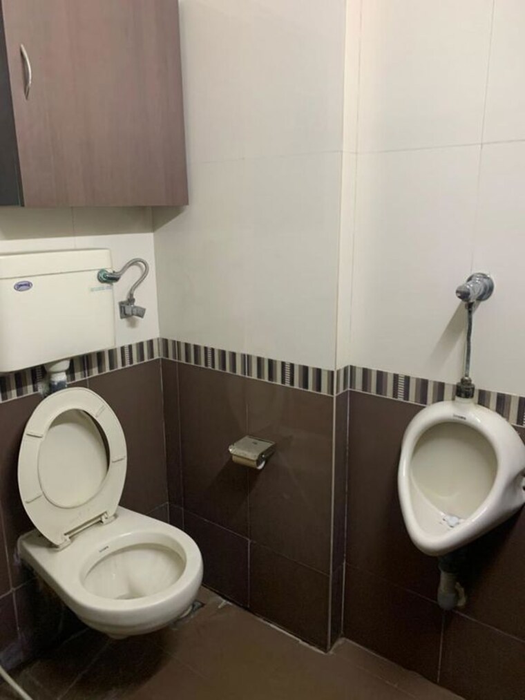 Bathroom, corporate-arena Commercial Office Space 700 Sq.Ft. In Goregaon West Mumbai 10485513