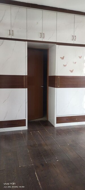 Room in  Apartment at Mahagun Mywoods II, Sector 16c Greater Noida – for Rent