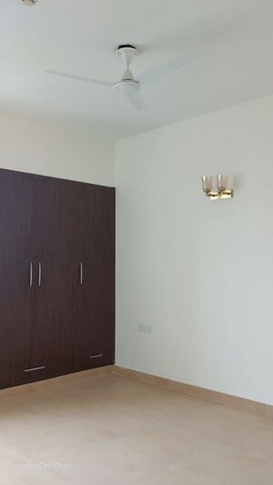 Room in 3 BHK Apartment at Wave Amore, Sector 32 – for Rent