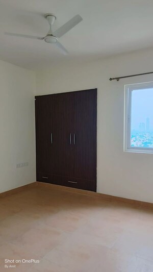 Room in 3 BHK Apartment at Wave Amore, Sector 32 – for Rent