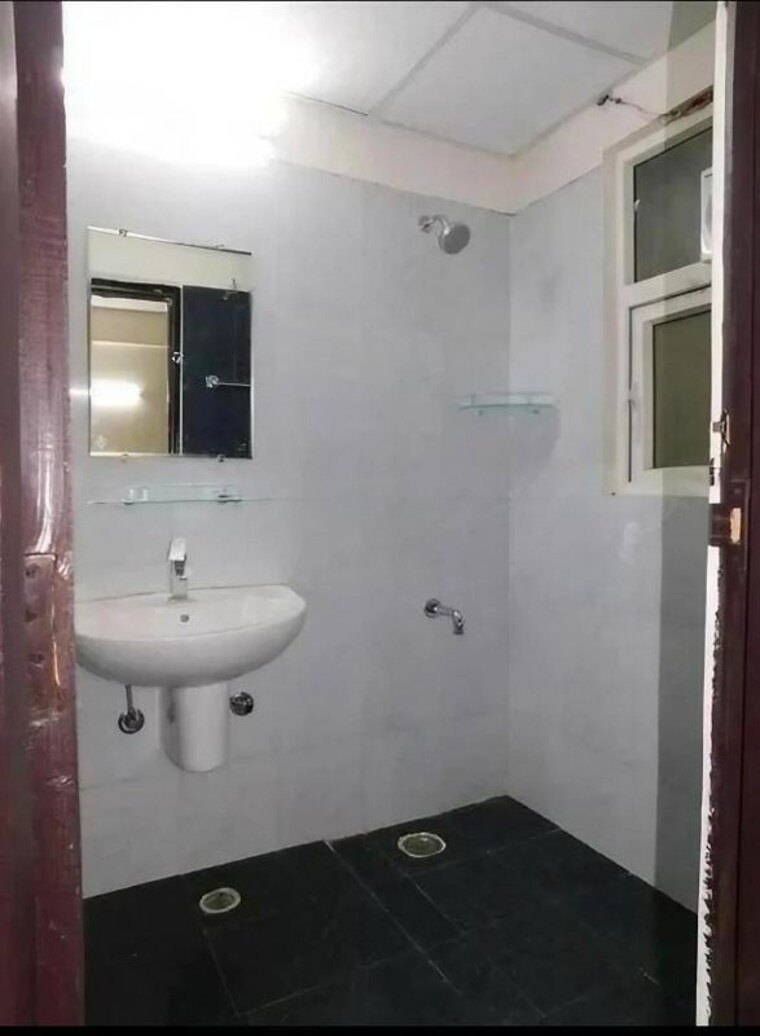 Bathroom, supertech-cape-town 2.5 Bedroom 930 Sq.Ft. Apartment In Sector 74 Noida 10485491