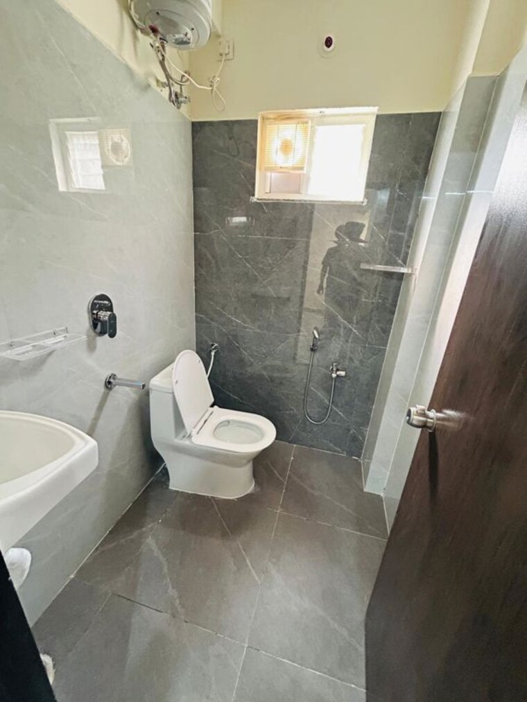 Bathroom, miyapur 2 Bedroom 1000 Sq.Ft. Apartment In Miyapur Hyderabad 10485505