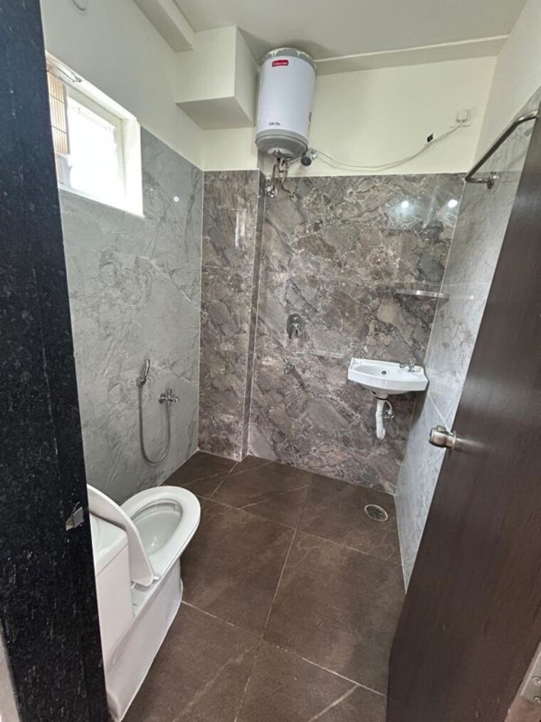 Bathroom, miyapur 2 Bedroom 1000 Sq.Ft. Apartment In Miyapur Hyderabad 10485505