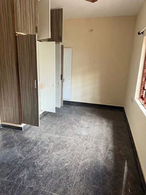 Room in 2 BHK Builder Floor at Akshya Nagar – for Rent