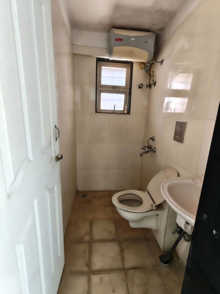 Bathroom, landmark-building 2 Bedroom 756 Sq.Ft. Apartment In Worli Mumbai 10485565