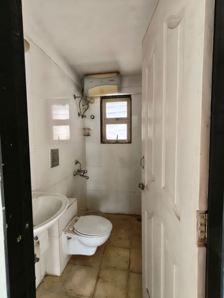 Bathroom, landmark-building 2 Bedroom 756 Sq.Ft. Apartment In Worli Mumbai 10485565