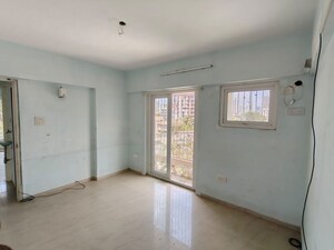 Room in 2 BHK Apartment at Landmark Building, Worli – for Rent