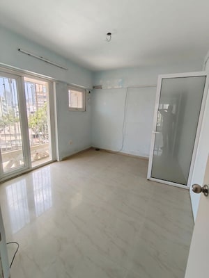 Room in 2 BHK Apartment at Landmark Building, Worli – for Rent