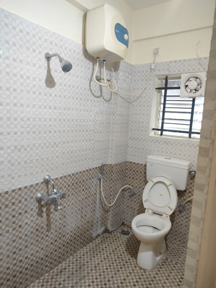 Bathroom, lb shastri nagar 2 Bedroom 950 Sq.Ft. Builder Floor In Lb Shastri Nagar Bangalore 10485584