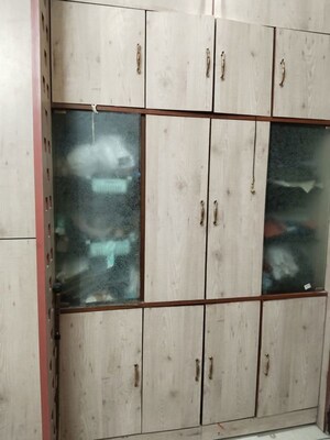 Furnished Amenities in 2 BHK Apartment at Padmavati Palace, Vile Parle East – for Rent