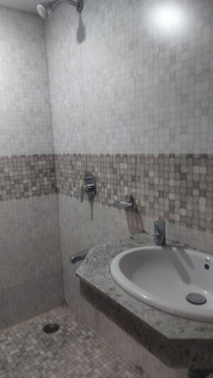 Bathroom in 3 BHK Apartment at Jubilee Hills – for Rent