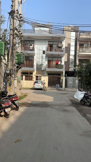 2 BHK Builder Floor For Rent in Sector 10a