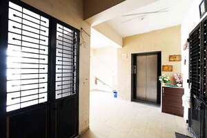 Room in 2 BHK Apartment at Vaishnodevi Circle – for Sale