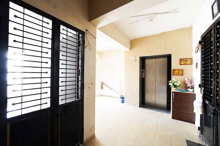 Room, vaishnodevi circle 2 Bedroom 120 Sq.Ft. Apartment In Vaishnodevi Circle Ahmedabad 10485654