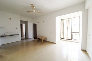 Room in 2 BHK Apartment at Vaishnodevi Circle – for Sale