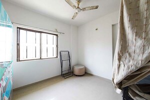 Room in 2 BHK Apartment at Vaishnodevi Circle – for Sale