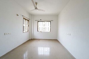 Room in 2 BHK Apartment at Vaishnodevi Circle – for Sale