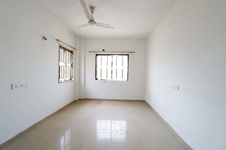 Room, vaishnodevi circle 2 Bedroom 120 Sq.Ft. Apartment In Vaishnodevi Circle Ahmedabad 10485654
