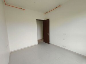 Room in 3 BHK Apartment at Kalpataru Vienta, Kandivali East – for Rent