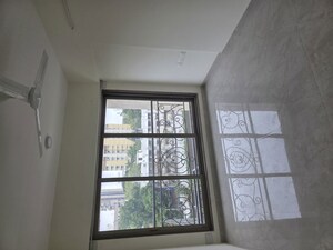 Room in 2 BHK Apartment at Videocon Laxmi Narayan Krupa, Vile Parle West – for Rent