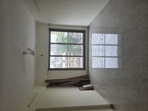 Room in 2 BHK Apartment at Videocon Laxmi Narayan Krupa, Vile Parle West – for Rent