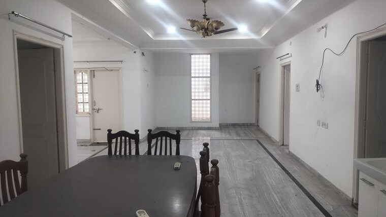 Room, jubilee hills Commercial Office Space 2800 Sq.Ft. In Jubilee Hills Hyderabad 10485664