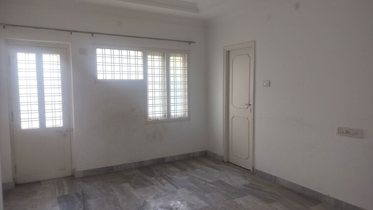 Room, jubilee hills Commercial Office Space 2800 Sq.Ft. In Jubilee Hills Hyderabad 10485664