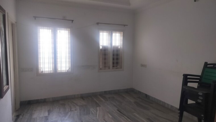 Room, jubilee hills Commercial Office Space 2800 Sq.Ft. In Jubilee Hills Hyderabad 10485664