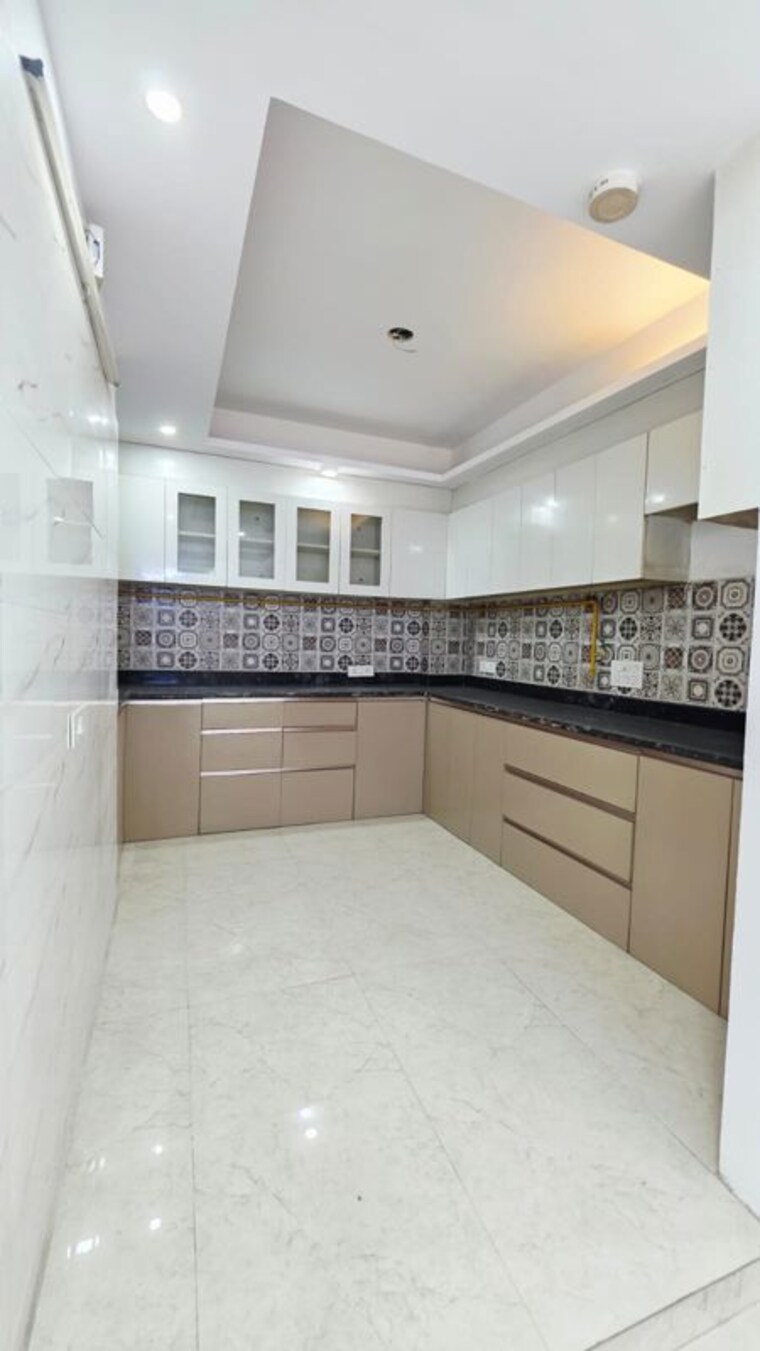 Kitchen, freedom fighters enclave 4 Bedroom 1800 Sq.Ft. Builder Floor In Freedom Fighters Enclave Delhi 10485683