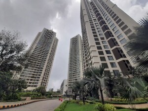 2.5 BHK Apartment For Sale in Oberoi Realty Woods, Goregaon East
