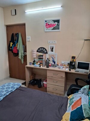 Team Area in 1 RK Apartment at Bandra West – for Rent