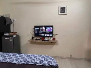 Bedroom in 1 RK Apartment at Bandra West – for Rent
