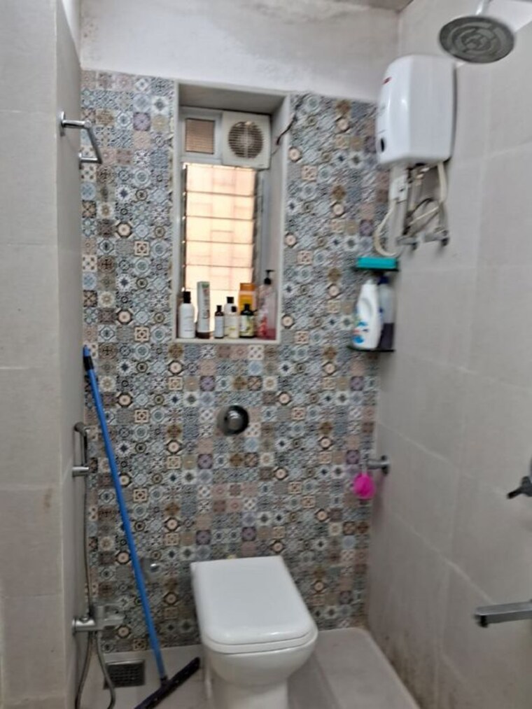 Bathroom, bandra west 1 RK 200 Sq.Ft. Apartment In Bandra West Mumbai 10485743