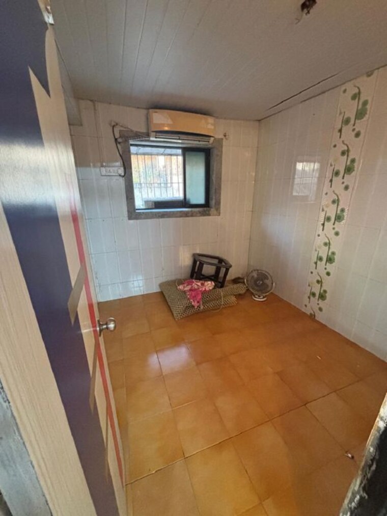 Room, bandra west 1 RK 200 Sq.Ft. Apartment In Bandra West Mumbai 10485761