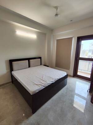 Room in 1 BHK Builder Floor at Sector 32 – for Rent