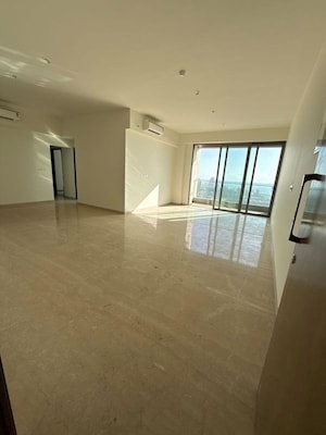 Room in 4 BHK Apartment at Piramal Mahalaxmi, Mahalaxmi – for Rent
