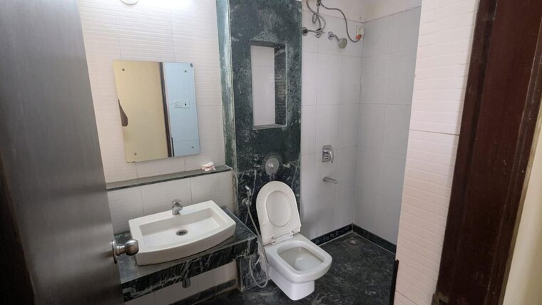 Bathroom, lodha-splendora 2 Bedroom 771 Sq.Ft. Apartment In Ghodbunder Road Thane 10485777