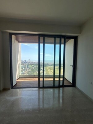 Room in 4 BHK Apartment at Piramal Mahalaxmi, Mahalaxmi – for Rent