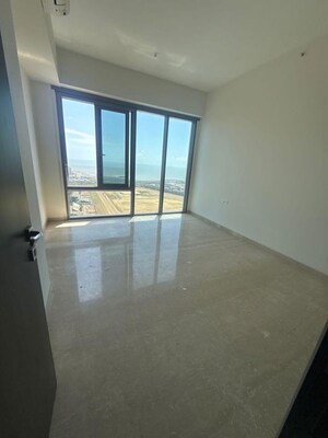 Room in 4 BHK Apartment at Piramal Mahalaxmi, Mahalaxmi – for Rent