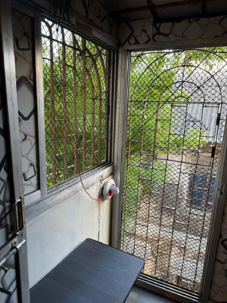 Balcony, bandra west 1 Bedroom 500 Sq.Ft. Apartment In Bandra West Mumbai 10485805