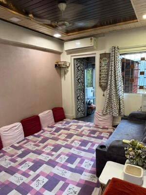 Bedroom in 1 BHK Apartment at Bandra West – for Rent