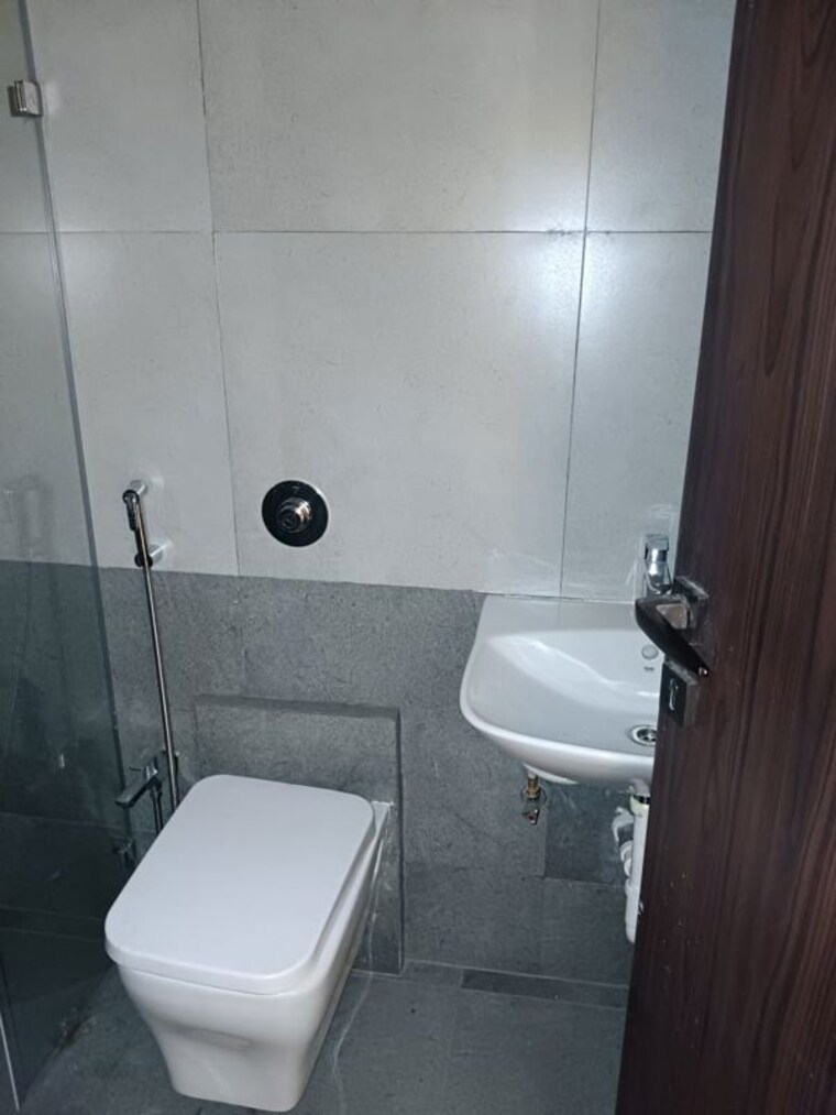 Bathroom, aishwaryam-comfort-gold 2 Bedroom 1000 Sq.Ft. Apartment In Akurdi Pune 10485814