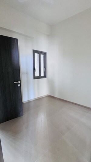 Room in 3 BHK Apartment at Piramal Mahalaxmi, Mahalaxmi – for Rent