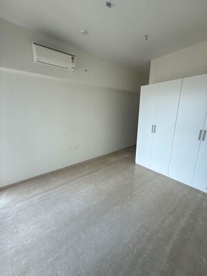 Room in 4 BHK Apartment at Piramal Mahalaxmi, Mahalaxmi – for Rent