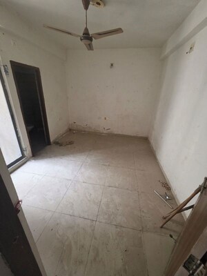  Apartment For Sale in Hathijan